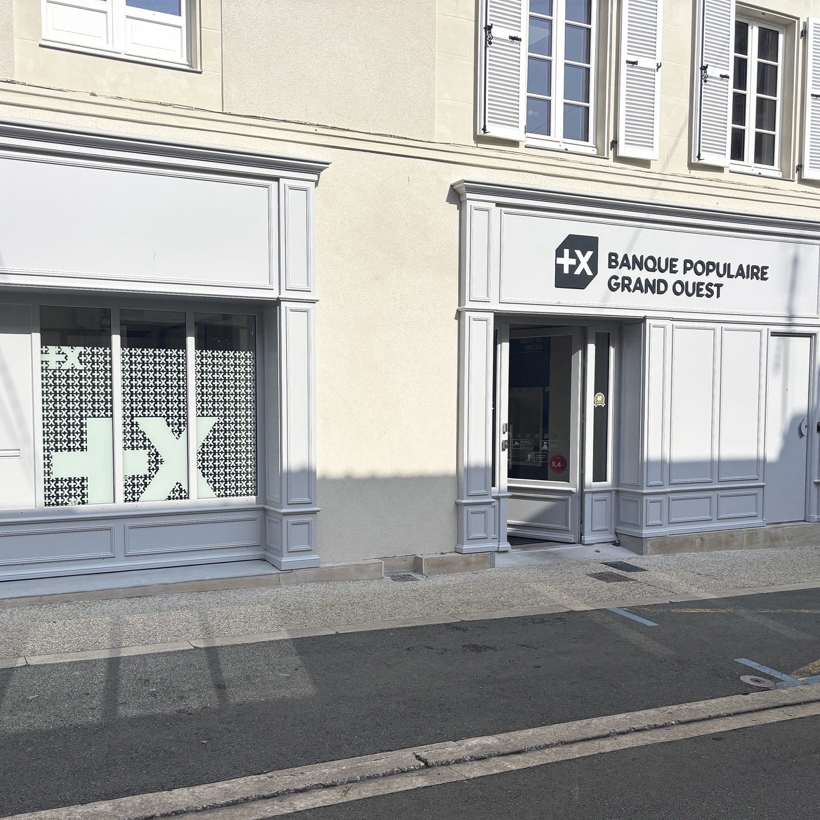 ENSEIGNE ET FACADE BANQUE POPULAIRE LUCON